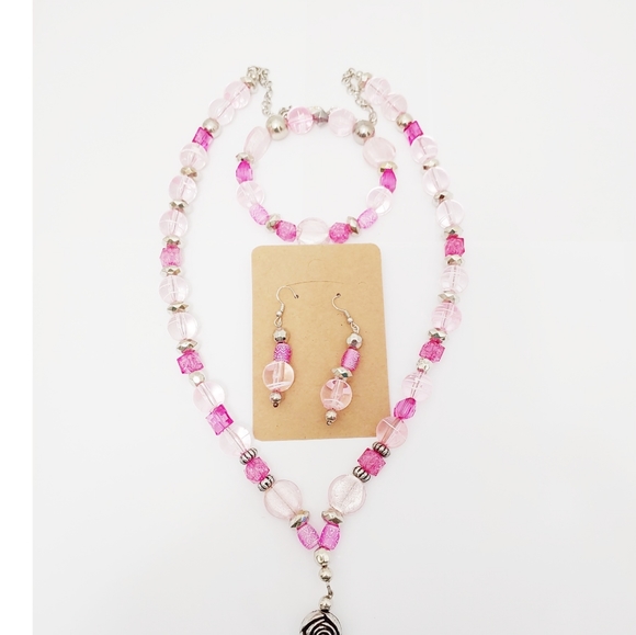 247NEB121. Homemade 3 Pc Light Pink Necklace Set - Picture 5 of 6